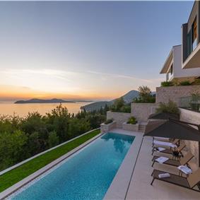 Luxury 5-Bedroom Sea-View Villa with Heated Infinity Pool in Orasac near Dubrovnik – Sleeps 10